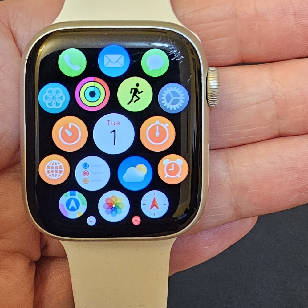 Apple Watch Series 8 41mm GPS Silver 99% battery capacity